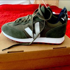 VEJA Women Shoe US-6 , EUR-37,  NEVER WORN